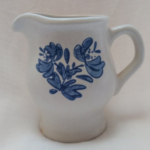 Vintage Pfaltzgraff Stoneware Yorktowne Creamer - Picture 1 of 1